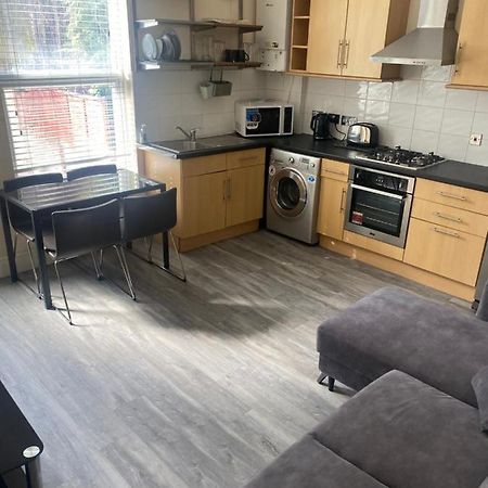 Spacious 4 Bedroom House Near Stokes Croft!! Central!!! Bristol Exterior photo